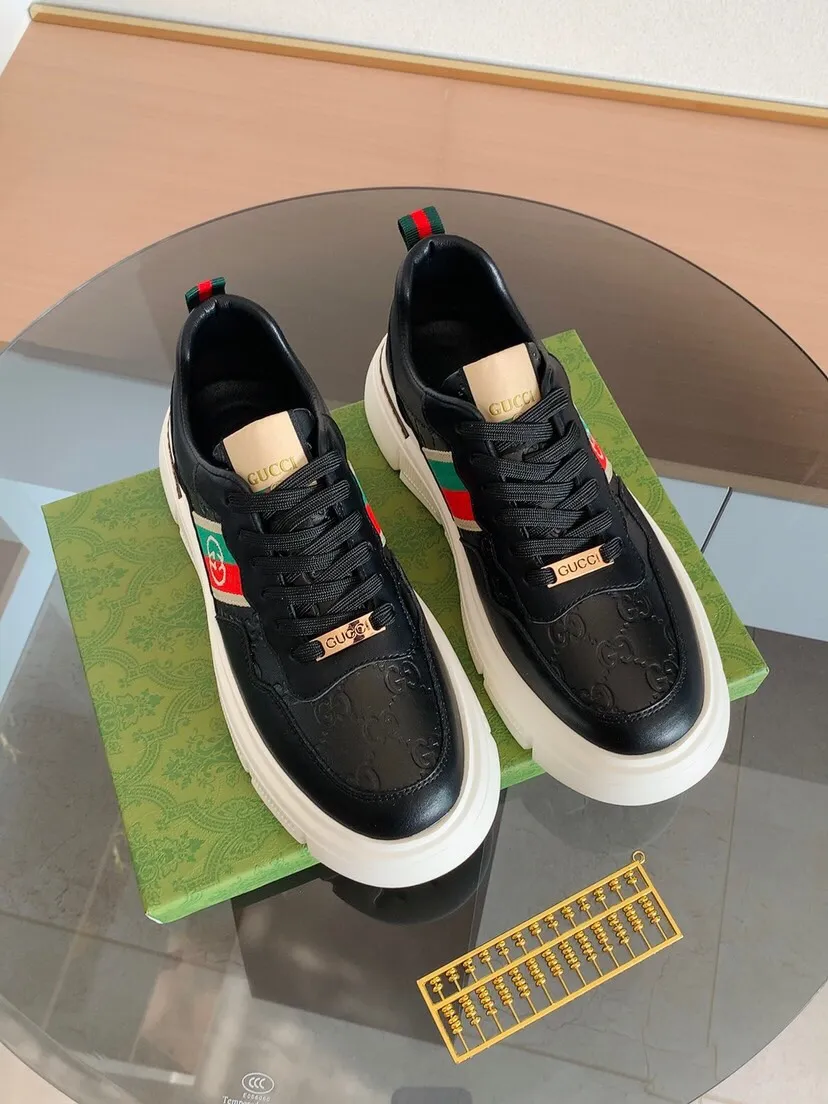 Factory price 400. The new GUCCI (Gucci) is launched at the same time, new men's shoes, 😘fabrics are selected imported cowhide, lining: sheepskin lining. 👍🏿 High-end ☄️ air-cushion molded anti-slip rubber outsole, exquisite lines, simple and elegant, comfortable and high-end for leisure travel. Code number: 38 to 44 (45 can be customized and cannot be returned or exchanged)